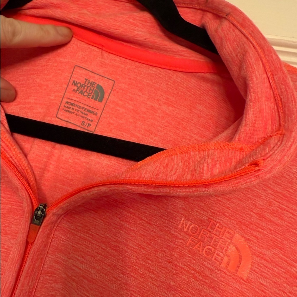 North Face Women’s Pink Quarter Zip Size S - Picture 3 of 5